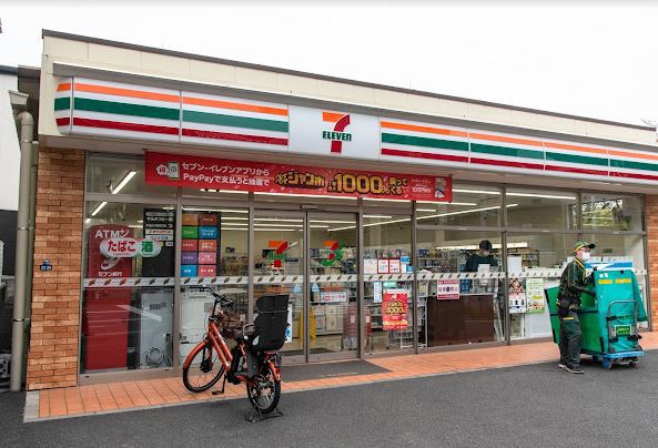 コンビニ　セブン－イレブン西早稲田１丁目早稲田通店（コンビニ）まで328m