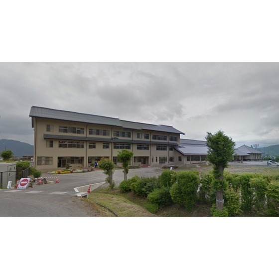 中学校　上田市立塩田中学校（中学校）まで2079m