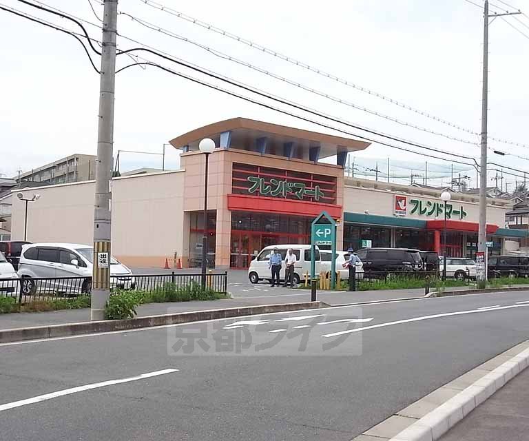 スーパー　フレンドマート 御蔵山店（スーパー）まで379m