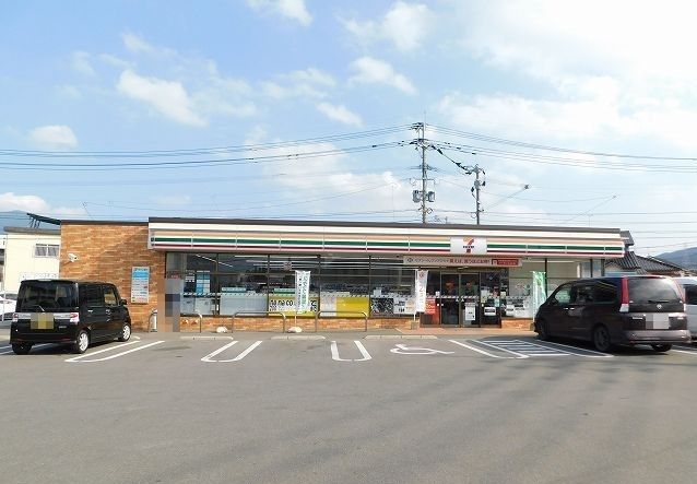 コンビニ　セブンイレブン（コンビニ）まで200m