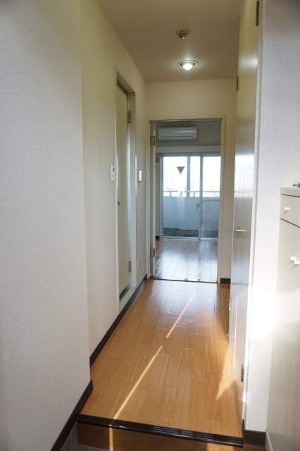 玄関　※別部屋参考写真