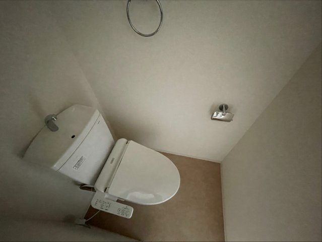 トイレ　同物件別部屋写真