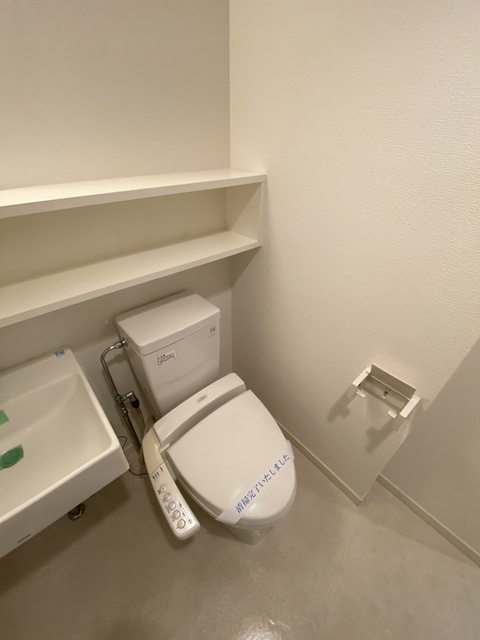 トイレ　ウォシュレット完備です。
