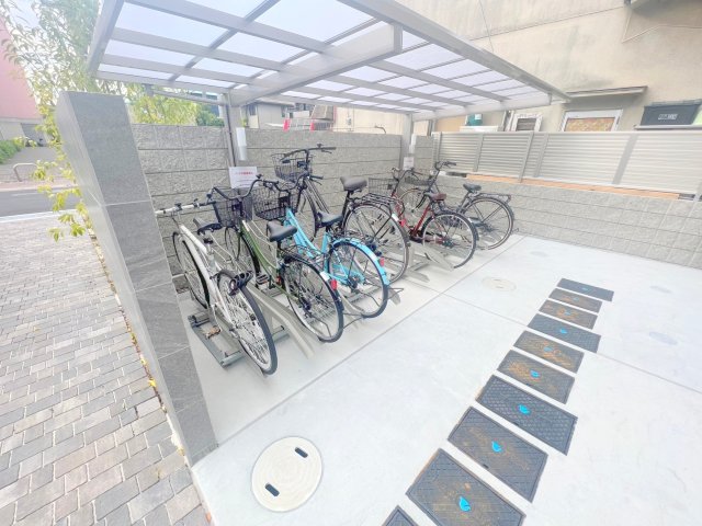 駐車場　敷地内には入居者専用の駐輪スペースもあります。