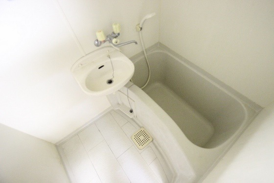 バス・シャワールーム　※別部屋の写真です