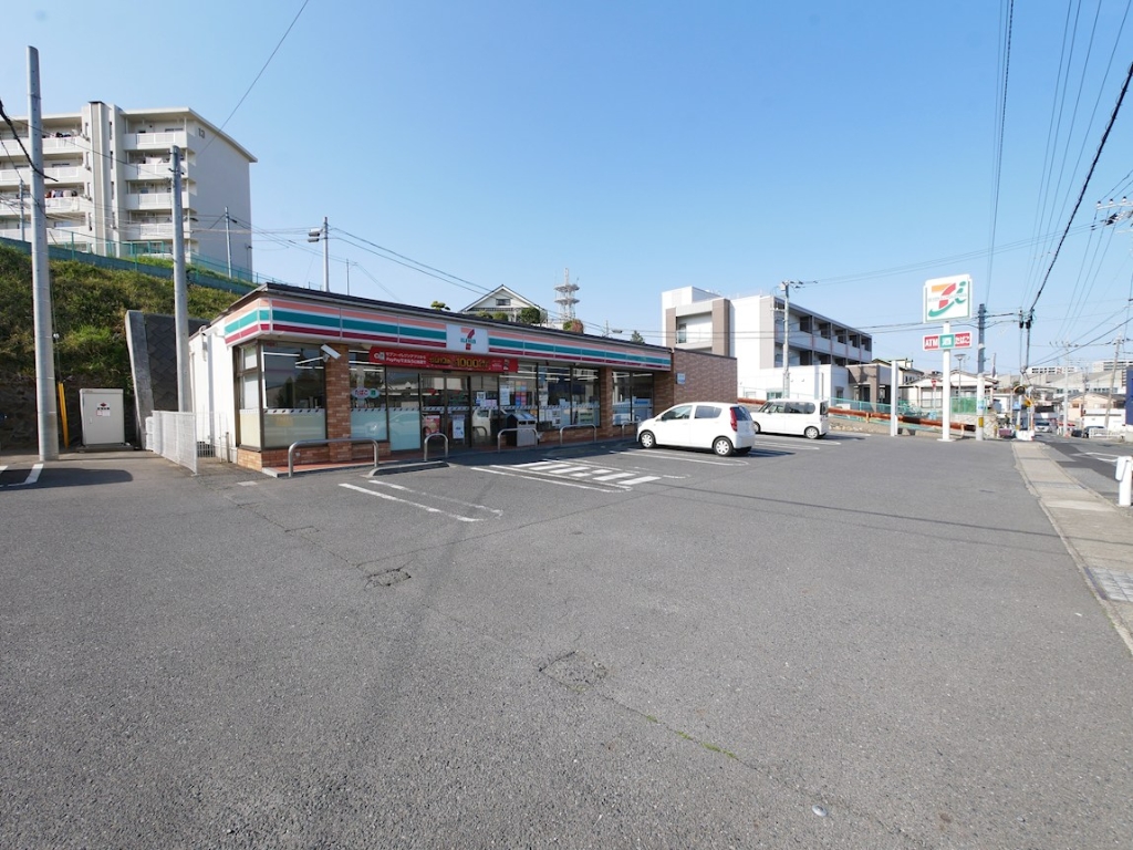 コンビニ　セブンイレブン 日立助川町5丁目店（コンビニ）まで242m