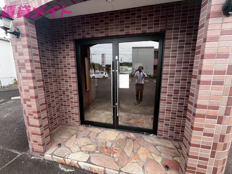 マンション芸濃の外観写真