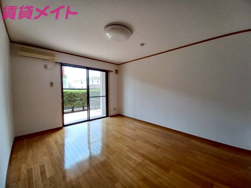 マンション芸濃の居間写真