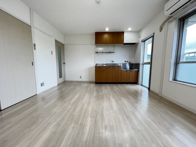 居室・リビング　※別のお部屋の参考写真です。
