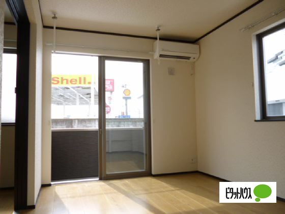ファーストタウン上堂 Aの居間写真
