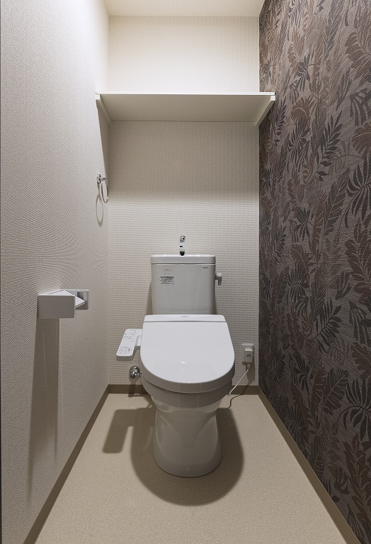 トイレ　温水洗浄便座付きのトイレです♪