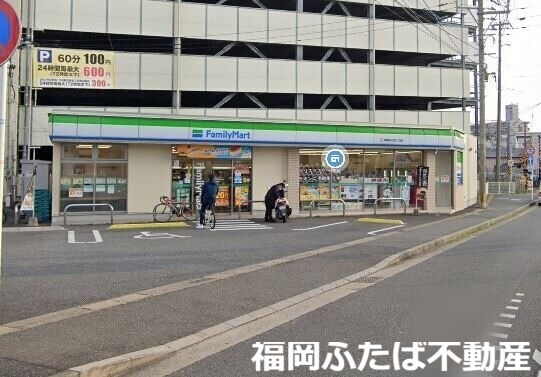 コンビニ　ファミリーマート南福岡元町2丁目店（コンビニ）まで110m