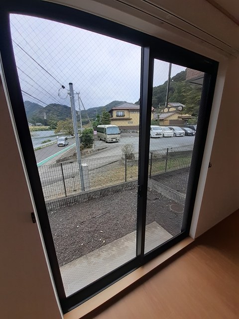 バルコニー　南東向きテラスは日当たり良好♪