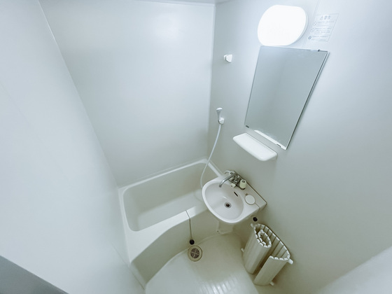 バス・シャワールーム　※別部屋の写真です