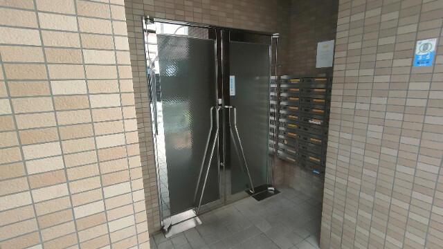 エントランス　オートロック付ですよ。