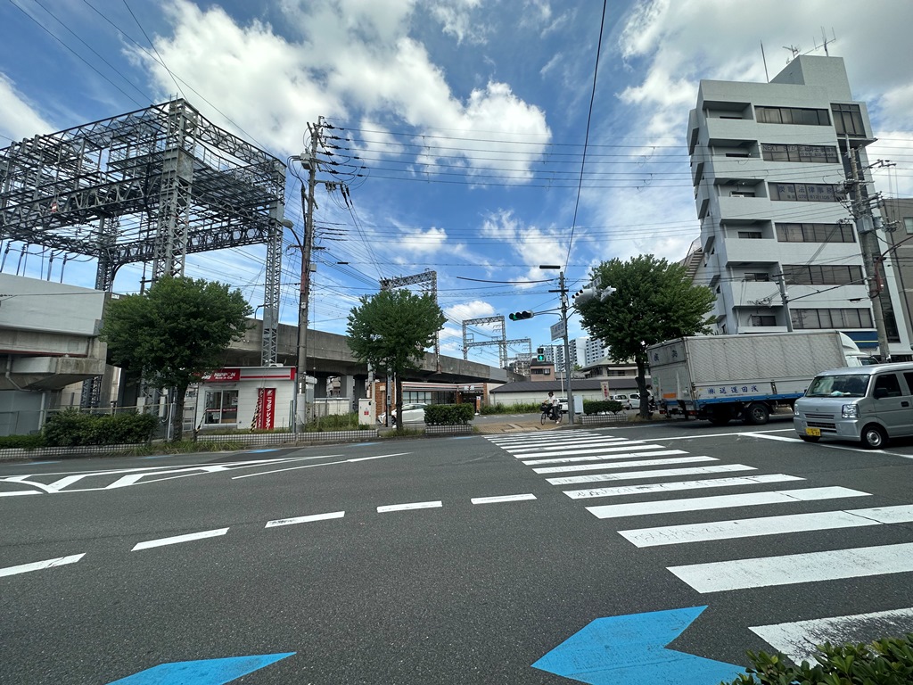 コンビニ　セブンイレブン寝屋川八坂町西店（コンビニ）まで249m