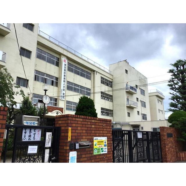 中学校　出雲中学校（中学校）まで880m