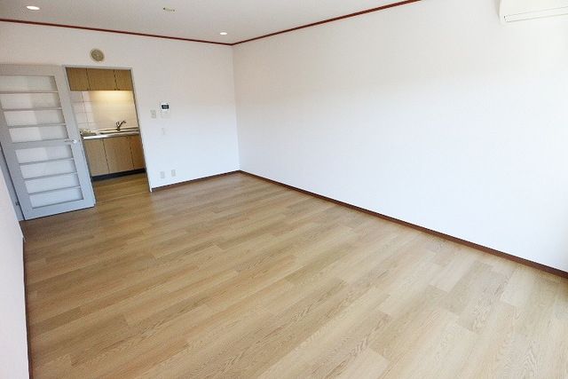 瀬田フラットの居間写真