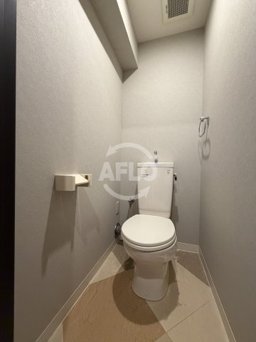 トイレ　コンフィデンス西本町