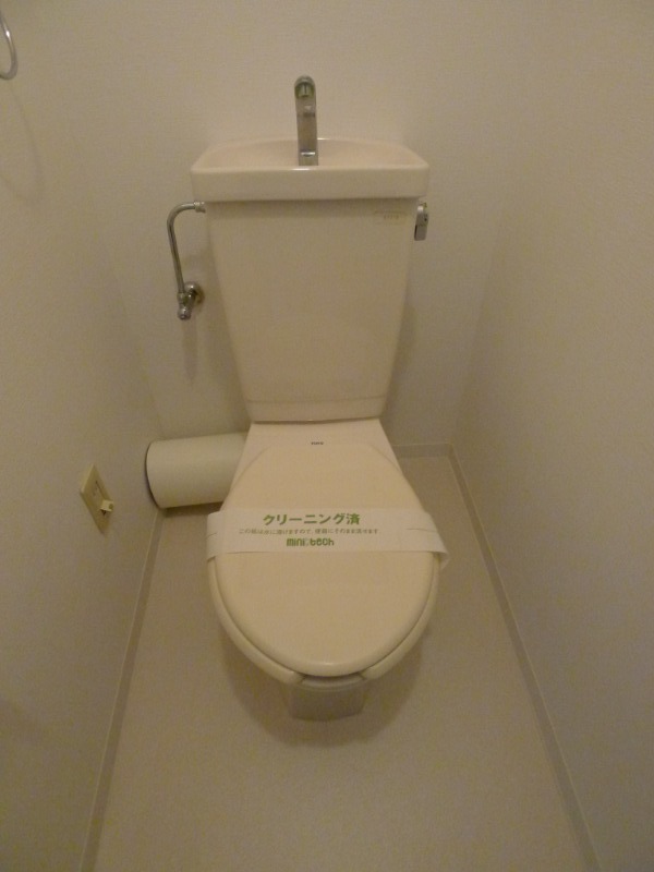 地下鉄東山線 伏見駅 徒歩7分 9階建 築31年のトイレ写真