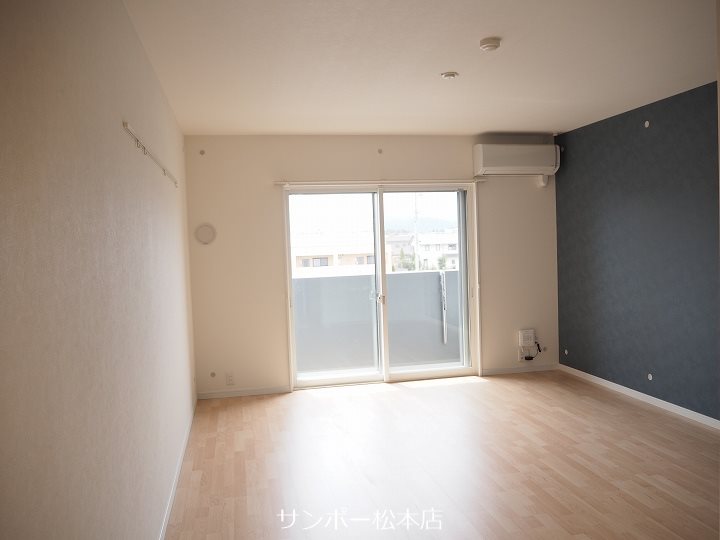 ＪＲ篠ノ井線 広丘駅 徒歩21分 5階建 築8年の居間写真