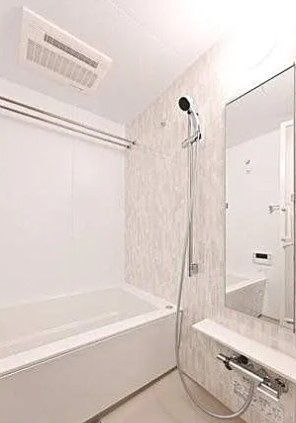 バス・シャワールーム　写真は同タイプ住居です。