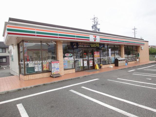コンビニ　セブンイレブン（コンビニ）まで770m