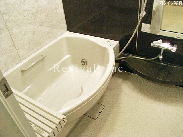 バス・シャワールーム　追い焚き・浴室乾燥機完備でございます