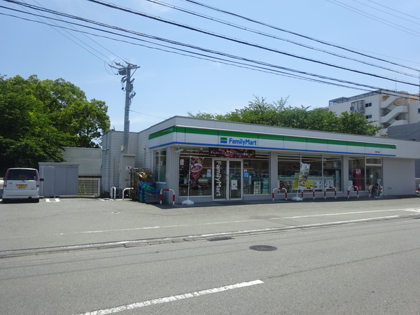 コンビニ　ファミリーマート津高茶屋店（コンビニ）まで388m