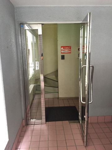 エントランス　アビタシオン石川