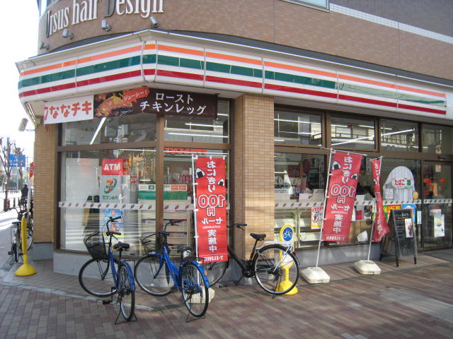 コンビニ　セブンイレブン 足立竹ノ塚駅東店（コンビニ）まで266m