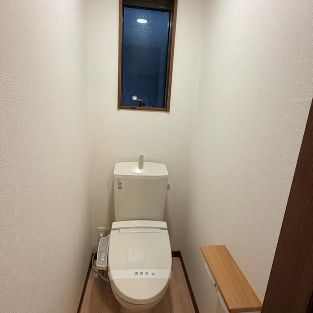 ＪＲ横浜線 矢部駅 徒歩3分 2階建 築8年のトイレ写真