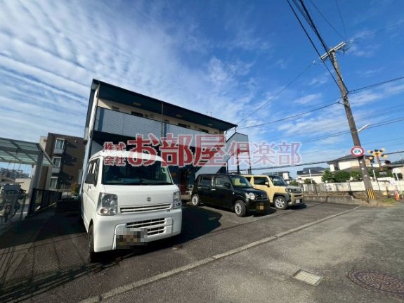 駐車場　駐車場があるので、車を買う予定の方も安心です