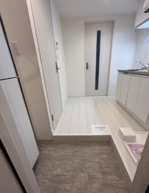 玄関　※別部屋参考写真