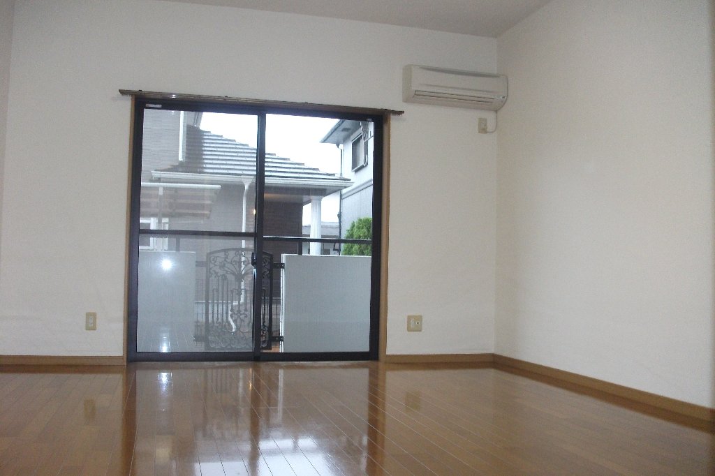 第二札元大丸マンションの居間写真
