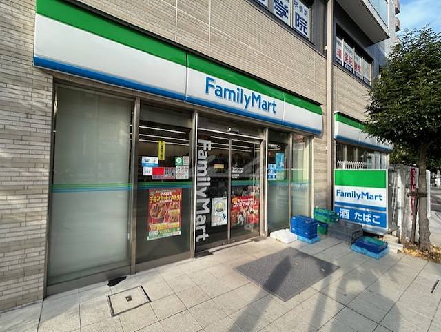 コンビニ　ファミリーマート 黄金町駅北店（コンビニ）まで162m