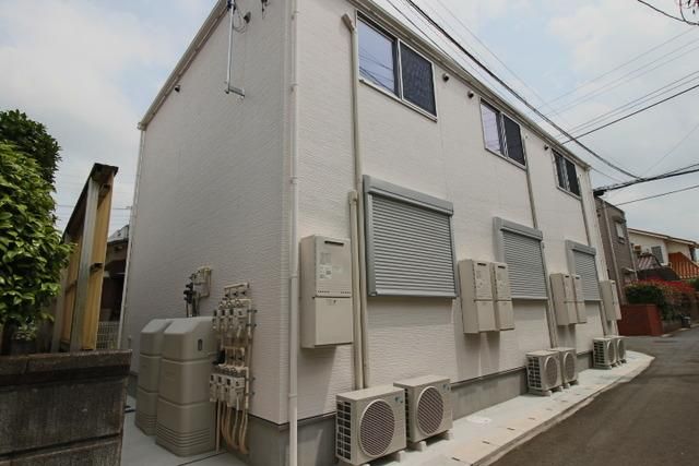 建物外観　駅から徒歩６分の場所にもかかわらず静かなエリアに立地