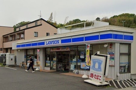 コンビニ　ローソン平塚根坂間店（コンビニ）まで236m