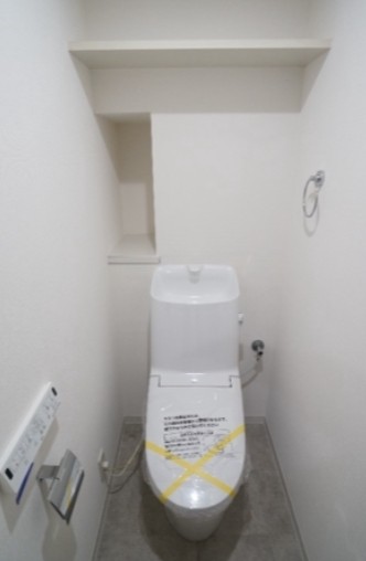 ブルーライン 岸根公園駅 徒歩6分 4階建 築29年のトイレ写真
