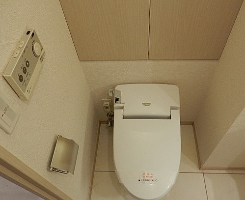 都営新宿線 岩本町駅 徒歩6分 15階建 築21年のトイレ写真