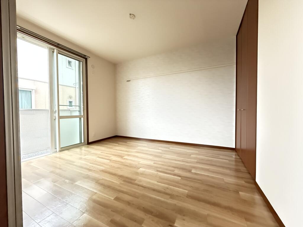 その他部屋・スペース　リビング横の洋室はリビングの追加としても利用可能！！