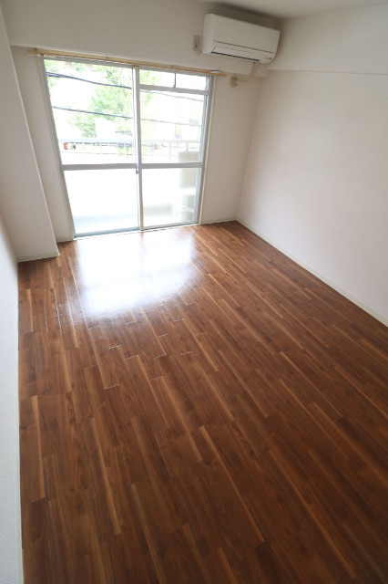 居室・リビング　明るいお部屋です