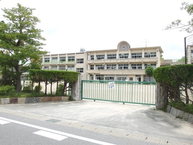 小学校　岡崎市立藤川小学校（小学校）まで1570m