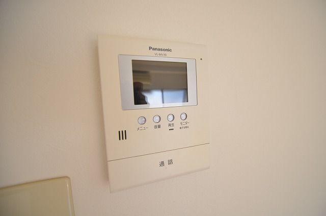 セキュリティ　【ＴＶモニタ付きインターフォン】※退去予定の為、別号室の写真