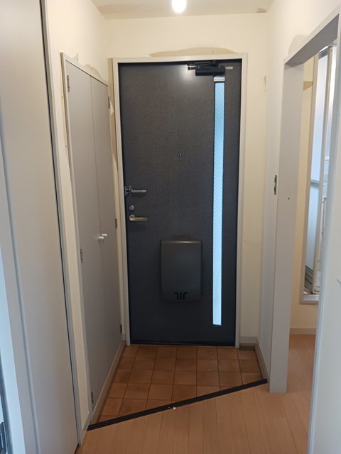 玄関　別号室の参考写真です。クリーニング中