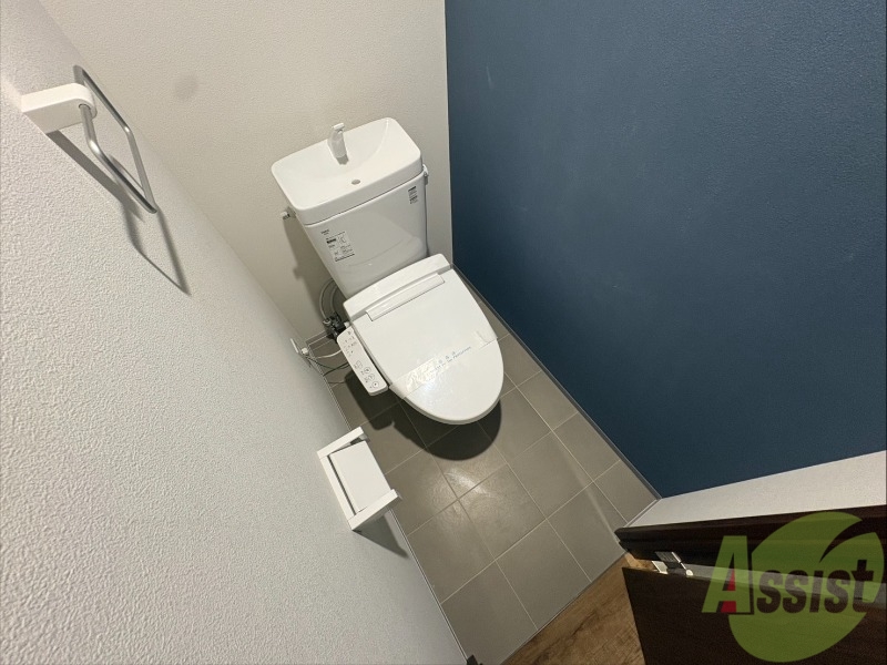 トイレ　こちらはトイレです。清潔感があり、安心して使用できます。