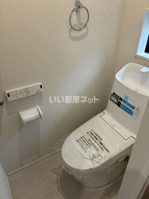 鶴ヶ島市鶴ヶ丘戸建のトイレ写真