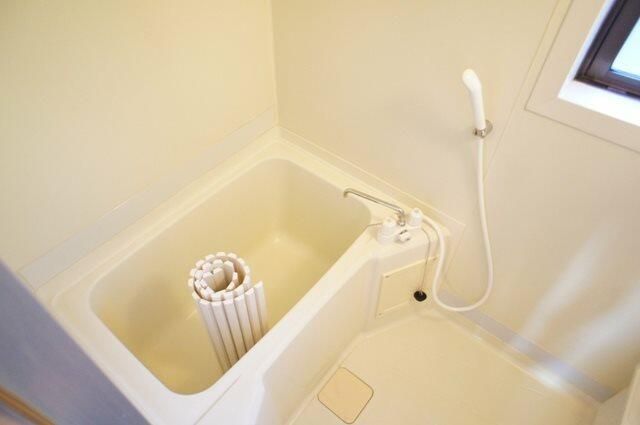バス・シャワールーム　コンパクトで使いやすいお風呂です