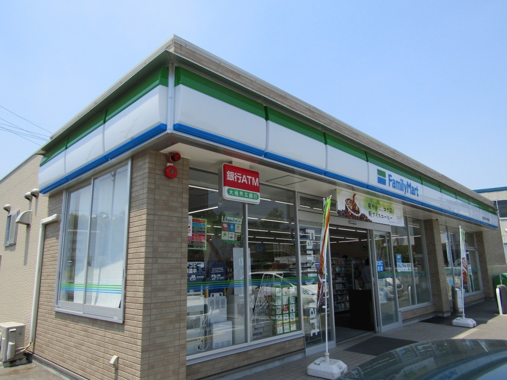 コンビニ　ファミリーマート 知多新知小学校南店（コンビニ）まで371m