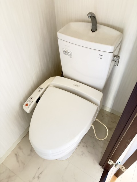 京王相模原線 京王よみうりランド駅 徒歩10分 4階建 築19年のトイレ写真